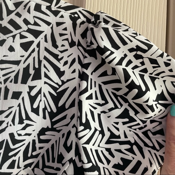 Attractive Top in Animal Print - Picture 4 of 10